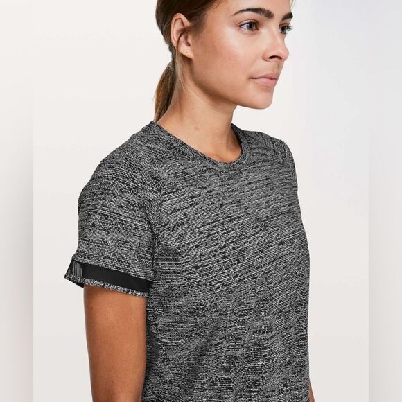 NEW Lululemon Athletica Find Focus Short Sleeve Womens Size 6 - Picture 2 of 7